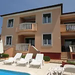 Family-friendly With Swimming Pool - Diklo, - 5774 شقة *