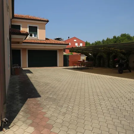 Апартаменти Family-friendly With Swimming Pool - Diklo, - 5774 *