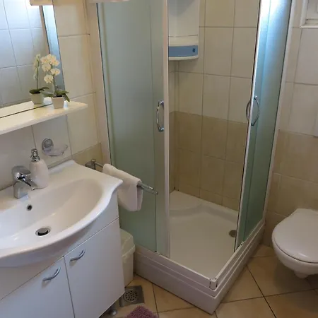 Апартаменти Family-friendly With Swimming Pool - Diklo, - 5774 Задар