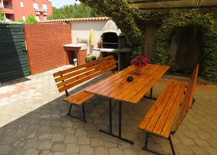 Family-Friendly Apartments With Swimming Pool Zadar - Diklo, Zadar - 5774 *