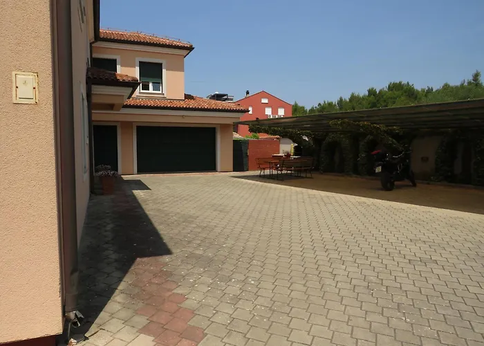 Family-Friendly Apartments With Swimming Pool Zadar - Diklo, Zadar - 5774 Zadar